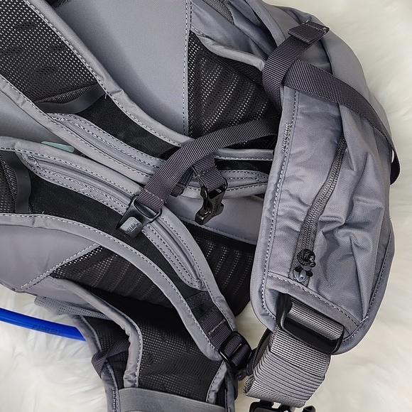 CamelBak Women’s Sequoia 24 Hiking Hydration Pack - Hike Backpack - 100 oz - Picture 8 of 13